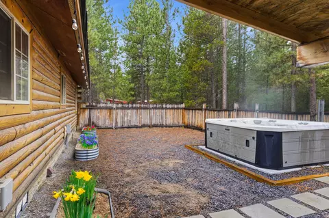 Exterior - 51862 Pine Loop Dr, La Pine, OR 97739 photo 4 of 10
