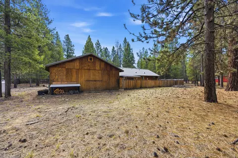 Exterior - 51862 Pine Loop Dr, La Pine, OR 97739 photo 7 of 10