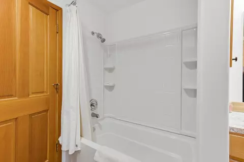 Bath - 51862 Pine Loop Dr, La Pine, OR 97739 photo 2 of 2