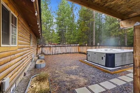 Exterior - 51862 Pine Loop Dr, La Pine, OR 97739 photo 2 of 10