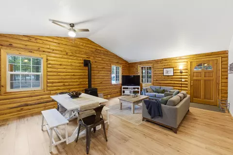 Living - 51862 Pine Loop Dr, La Pine, OR 97739 photo 4 of 4
