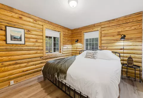 Bedroom - 51862 Pine Loop Dr, La Pine, OR 97739 photo 3 of 5