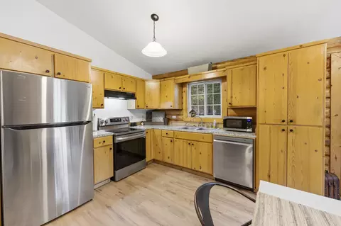 Kitchen - 51862 Pine Loop Dr, La Pine, OR 97739 photo 1 of 2