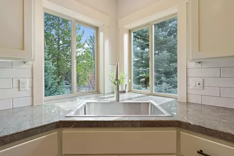 Kitchen - 61461 Linton Loop, Bend, OR 97702 photo 4 of 6