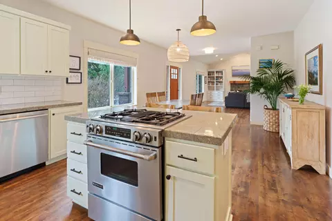Kitchen - 61461 Linton Loop, Bend, OR 97702 photo 6 of 6