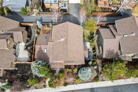 View/Area - 61461 Linton Loop, Bend, OR 97702 photo 2 of 4