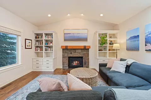 Living - 61461 Linton Loop, Bend, OR 97702 photo 3 of 5