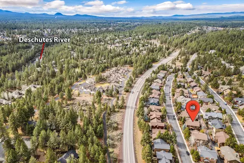 View/Area - 61461 Linton Loop, Bend, OR 97702 photo 3 of 4