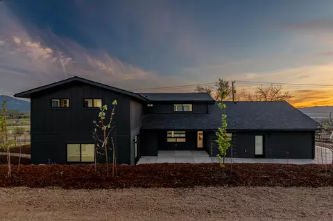 4691 Cherry Ln, Medford, OR 97504
