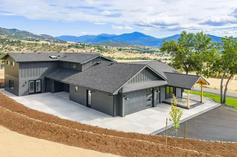 4691 Cherry Ln, Medford, OR 97504