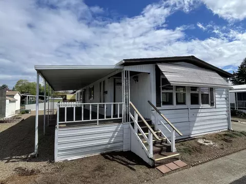 301 Freeman Rd UNIT 90, Central Point, OR 97502