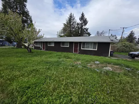 522 SE J St #A & B, Grants Pass, OR 97526