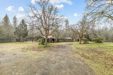 9600 W Evans Creek Rd, Rogue River, OR 97537