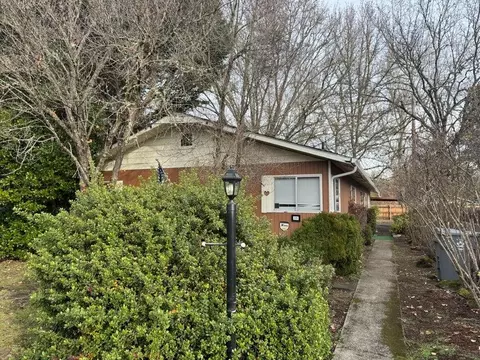 225 SW Westholm Ave, Grants Pass, OR 97526
