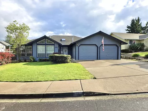 2495 NW Loma Vista Dr, Roseburg, OR 97471