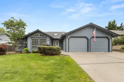 2495 NW Loma Vista Dr, Roseburg, OR 97471