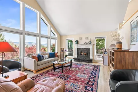2014 Crestview Dr, Ashland, OR 97520