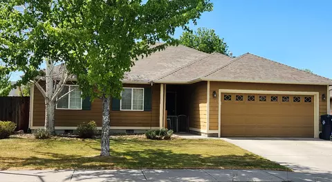 2695 NE 9th St, Redmond, OR 97756
