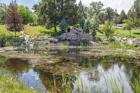285 Vista Rim Dr, Redmond, OR 97756