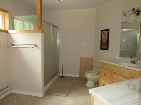 Bath - 35897 S Chiloquin Rd, Chiloquin, OR 97624 photo 4 of 5