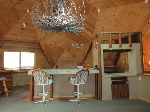 Dining - 35897 S Chiloquin Rd, Chiloquin, OR 97624 photo 1 of 1