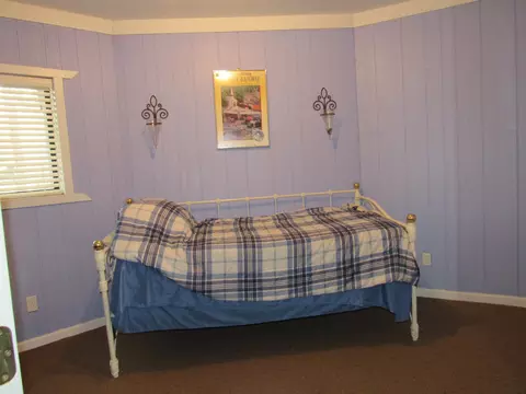 Bedroom - 35897 S Chiloquin Rd, Chiloquin, OR 97624 photo 3 of 4