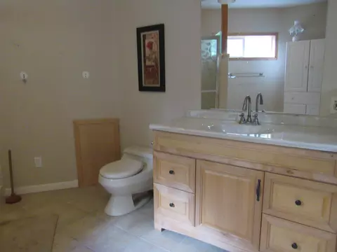 Bath - 35897 S Chiloquin Rd, Chiloquin, OR 97624 photo 2 of 5