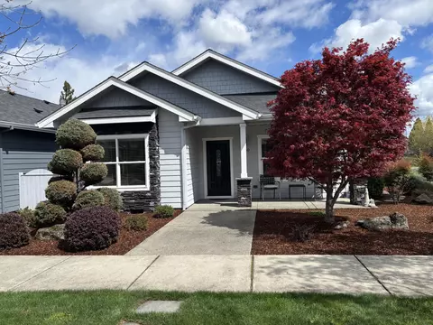 1160 Boulder Ridge St, Central Point, OR 97502