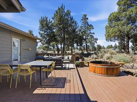 Exterior - 20784 Arago Cir, Bend, OR 97703 photo 3 of 15