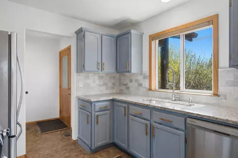 Kitchen - 20784 Arago Cir, Bend, OR 97703 photo 1 of 4