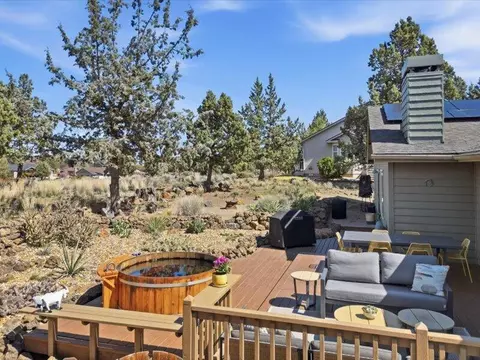 Exterior - 20784 Arago Cir, Bend, OR 97703 photo 6 of 15