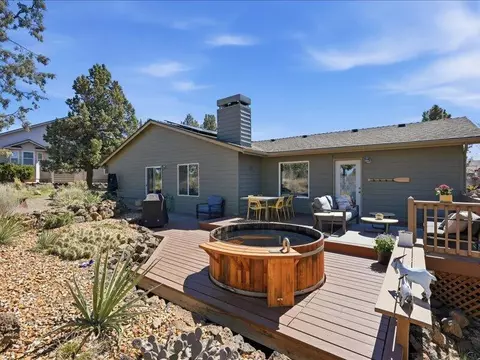 Exterior - 20784 Arago Cir, Bend, OR 97703 photo 5 of 15
