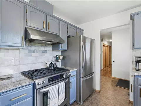 Kitchen - 20784 Arago Cir, Bend, OR 97703 photo 2 of 4