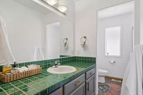 Bath - 20784 Arago Cir, Bend, OR 97703 photo 1 of 3