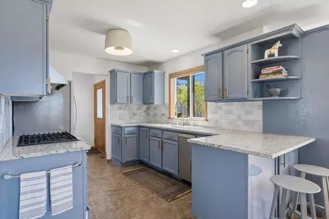 Kitchen - 20784 Arago Cir, Bend, OR 97703 photo 2 of 4