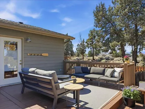 Exterior - 20784 Arago Cir, Bend, OR 97703 photo 3 of 16