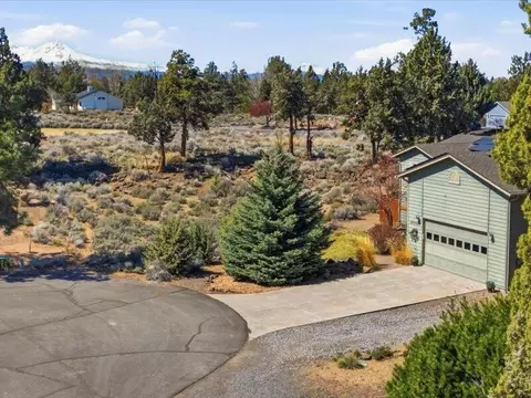 20784 Arago Cir, Bend, OR 97703
