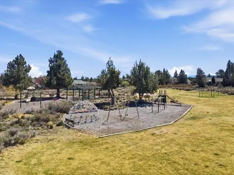 View/Area - 20784 Arago Cir, Bend, OR 97703 photo 1 of 1