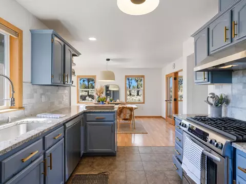 Kitchen - 20784 Arago Cir, Bend, OR 97703 photo 4 of 4