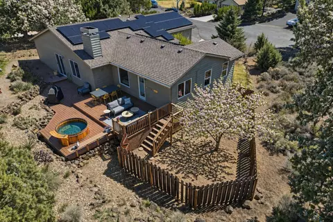 Exterior - 20784 Arago Cir, Bend, OR 97703 photo 8 of 15