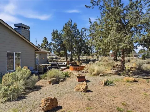 Exterior - 20784 Arago Cir, Bend, OR 97703 photo 11 of 15