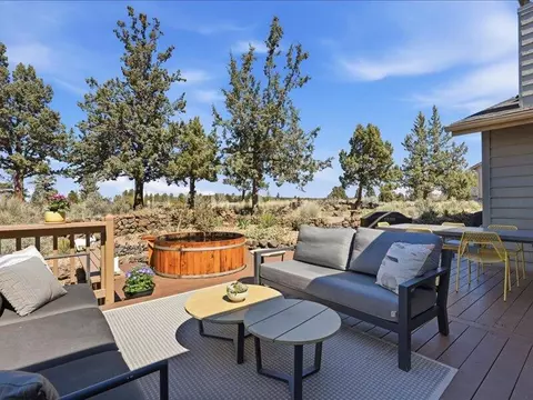 Exterior - 20784 Arago Cir, Bend, OR 97703 photo 2 of 15