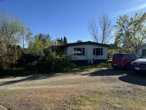 6009 Harris Rd, Central Point, OR 97502