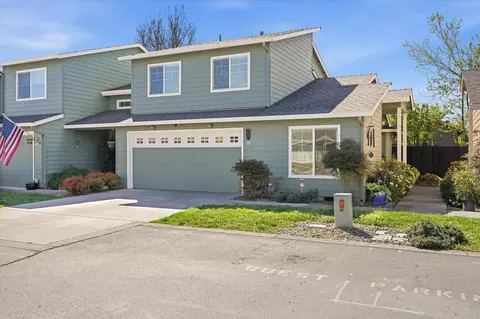 340 Live Oak Loop, Central Point, OR 97502