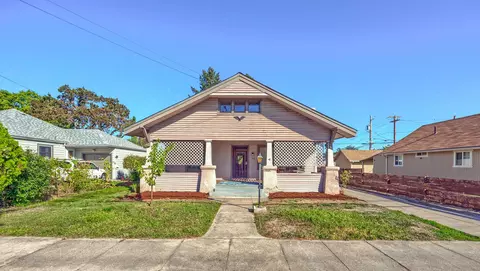718 W 4th St, Medford, OR 97501