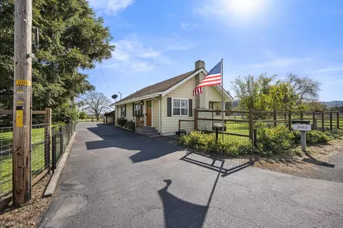 2653 Scenic Ave, Central Point, OR 97502