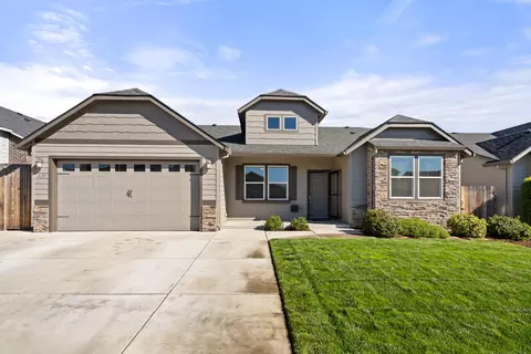 1615 Pearl Eye Ln, Medford, OR 97504