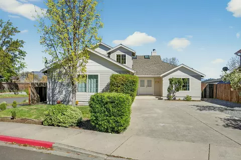 1044 Havenwood Dr, Eagle Point, OR 97524