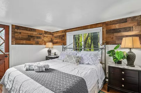 Bedroom - 11677 Highway 238, Applegate, OR 97530 photo 5 of 9