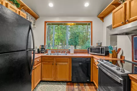 Kitchen - 11677 Highway 238, Applegate, OR 97530 photo 1 of 3